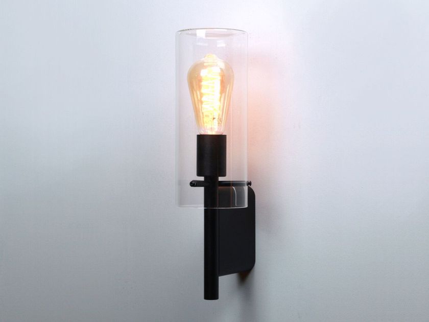 Dexter Lighting
NOOR
Glass and aluminium outdoor wall lamp