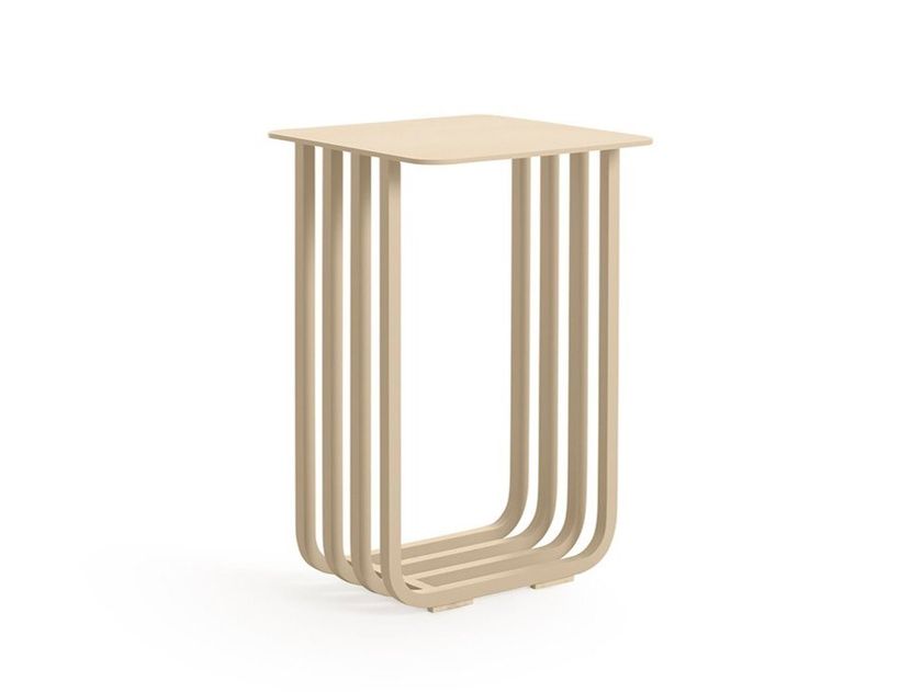 Diabla
GRILL
Square thermo lacquered aluminium high side table
