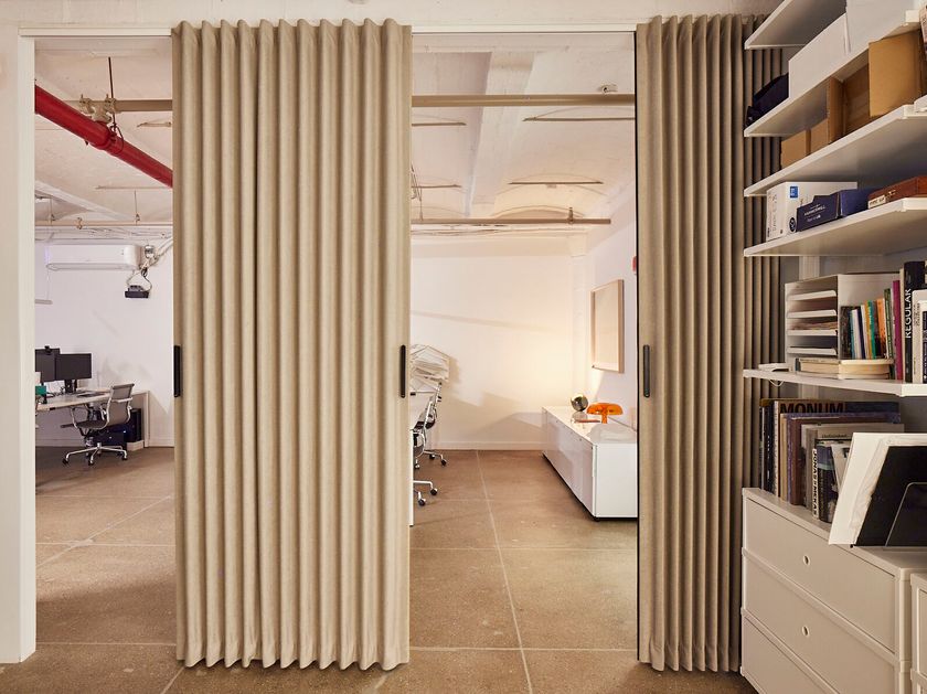 Dooor
Multiple opening door
Textile door
