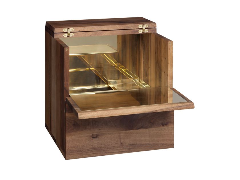 E15
ARAQ
Wooden bar cabinet