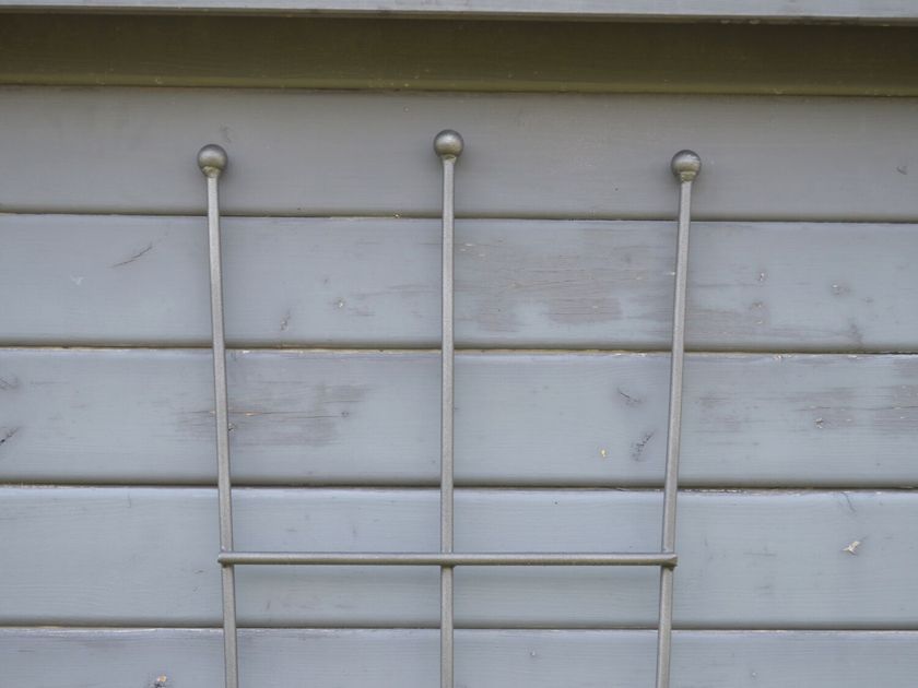 ELEO
BARI
Wrought iron vertical gardening trellis