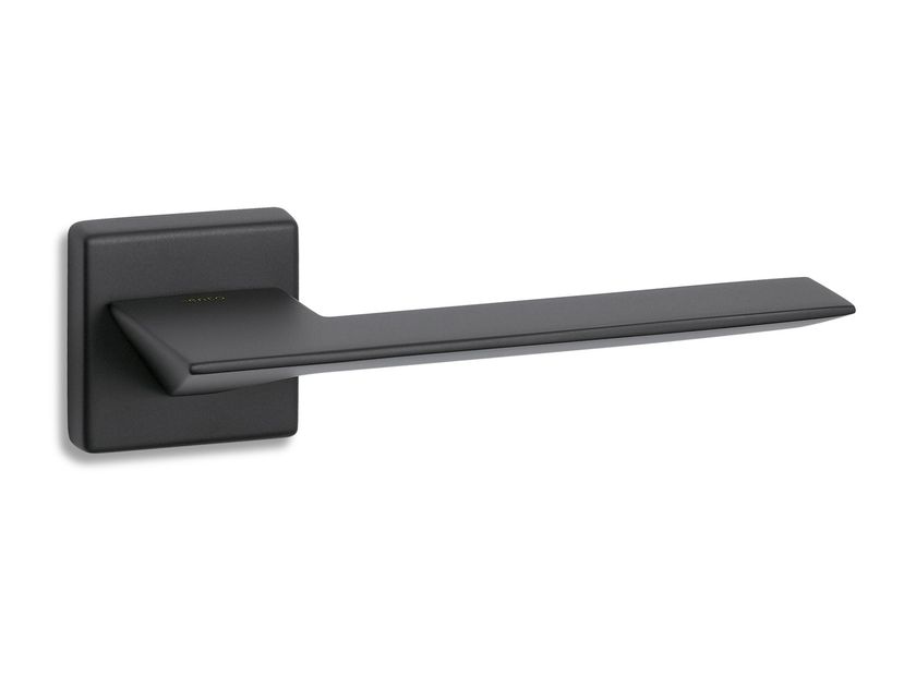 Ento
CEDRO SQ
Brass door handle