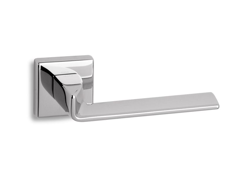 Ento
EDGE SQ
Door handle on rose