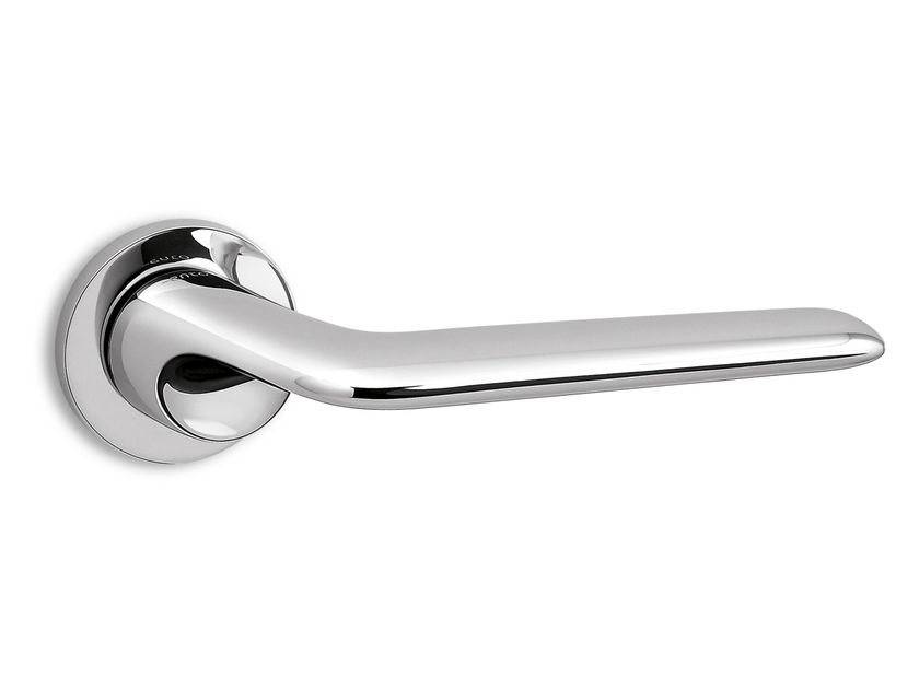 Ento
ELAN
Brass door handle on rose