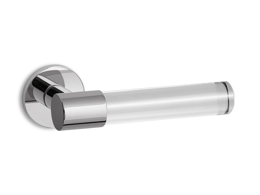 Ento
GHOST R6
Brass door handle on rose