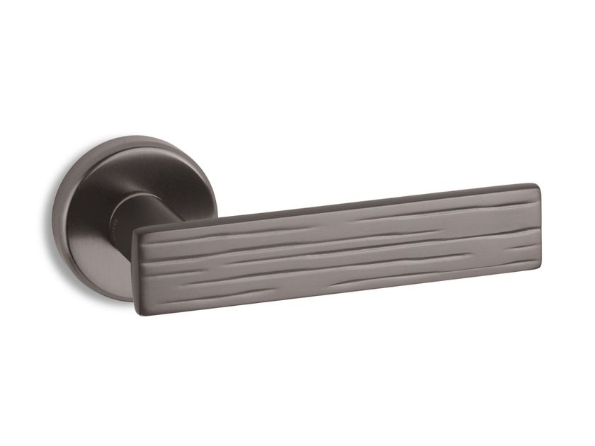 Ento
WOOD
Brass door handle
