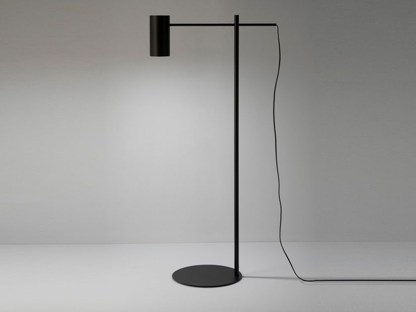 Estiluz
CYLS
Adjustable metal floor lamp
