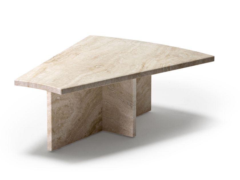 Exteta
PERISCOPIO
Low stone coffee table