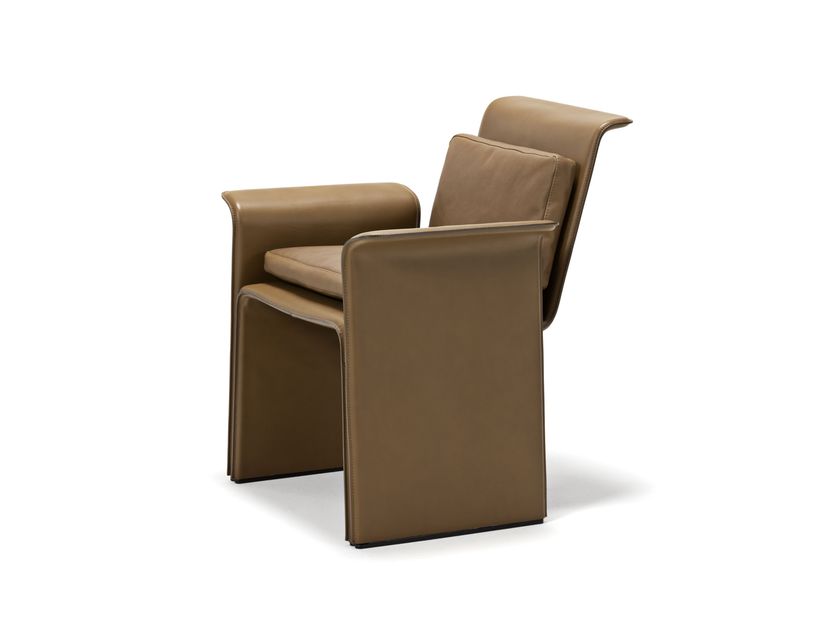 Exteta
SHELL
Leather chair with armrests