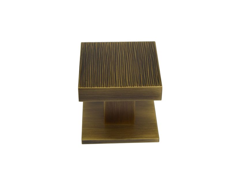 Fama International
ARTWORK PL1637
Brass door knob