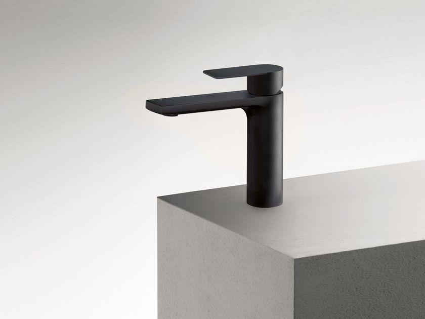 Fantini Rubinetti
MYO - V604
Single handle washbasin mixer