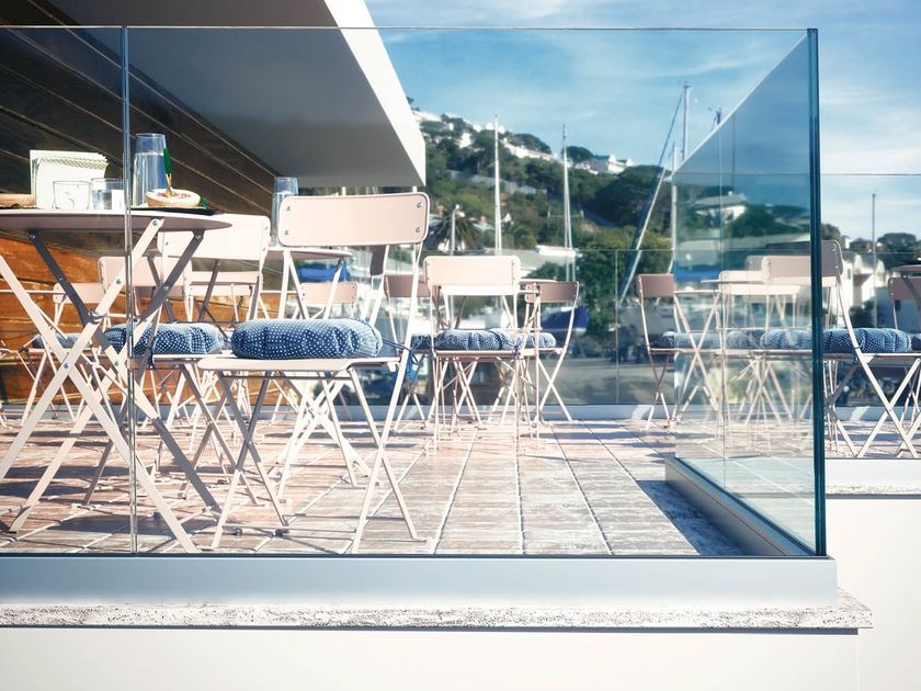FARAONE
NINFA 56
Glass balustrade with ultra slim design