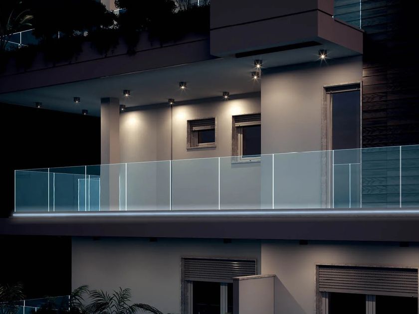 FARAONE
NINFA LED
Glass and aluminium parapet