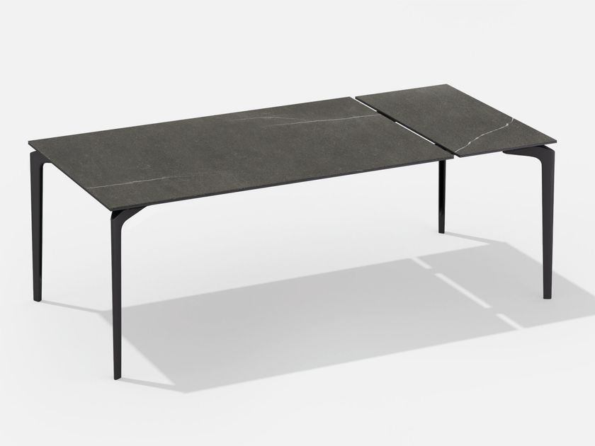 FAST
ALLSIZE
Extendable rectangular table in painted aluminium with porcelain stoneware top and extension