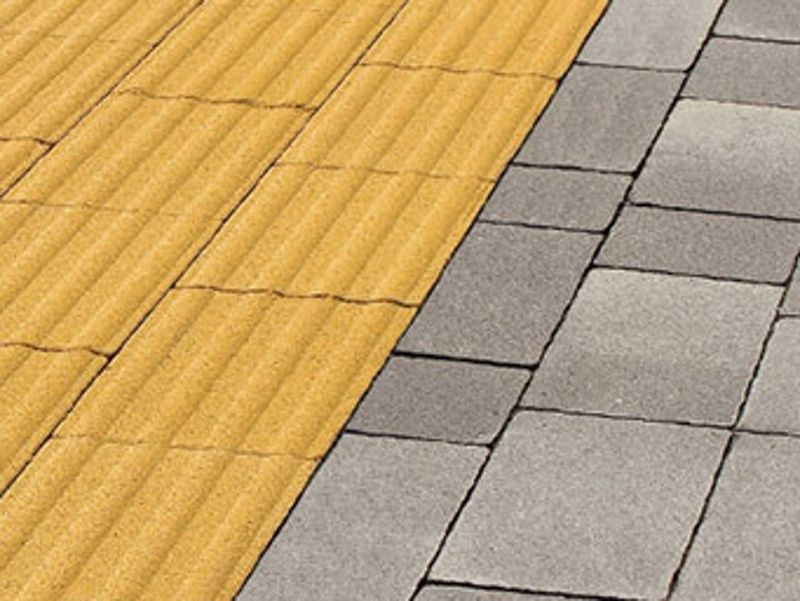 FAVARO1
LINEA TATTILE
Concrete Tactile paving