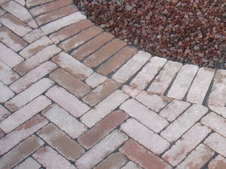 FAVARO1
LISTELLO ANTICATO
Concrete outdoor floor tiles with terracotta effect