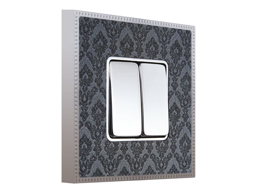FEDE
BELLE ÉPOQUE TAPESTRY
Brass switch range