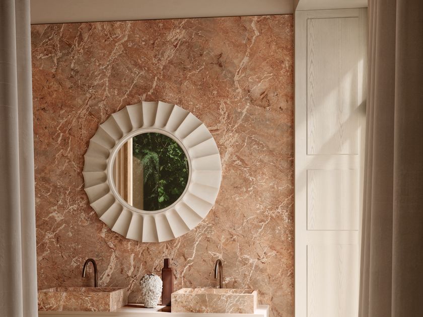 Fiandre
BRECCIA ROSA
Porcelain stoneware wall/floor tiles with marble effect