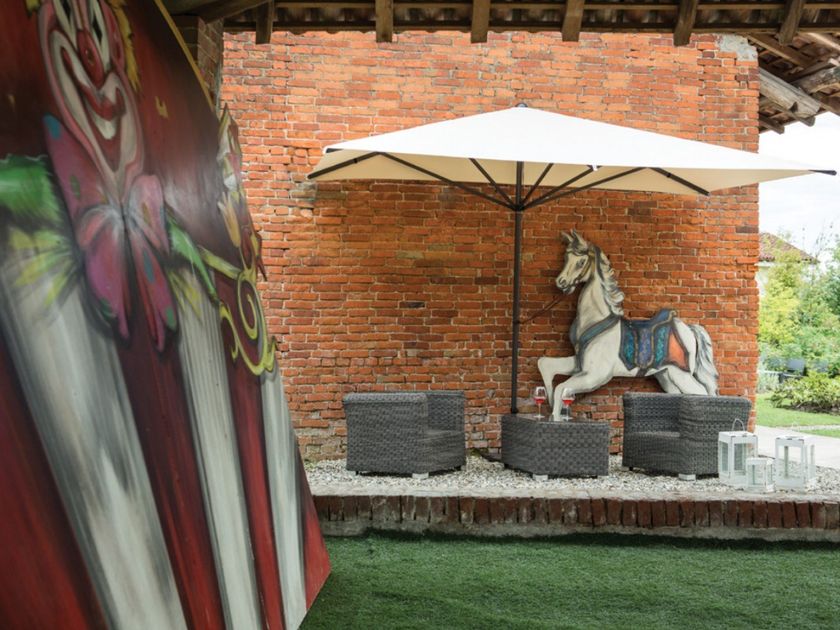 FIM
WALL
Offset Garden umbrella