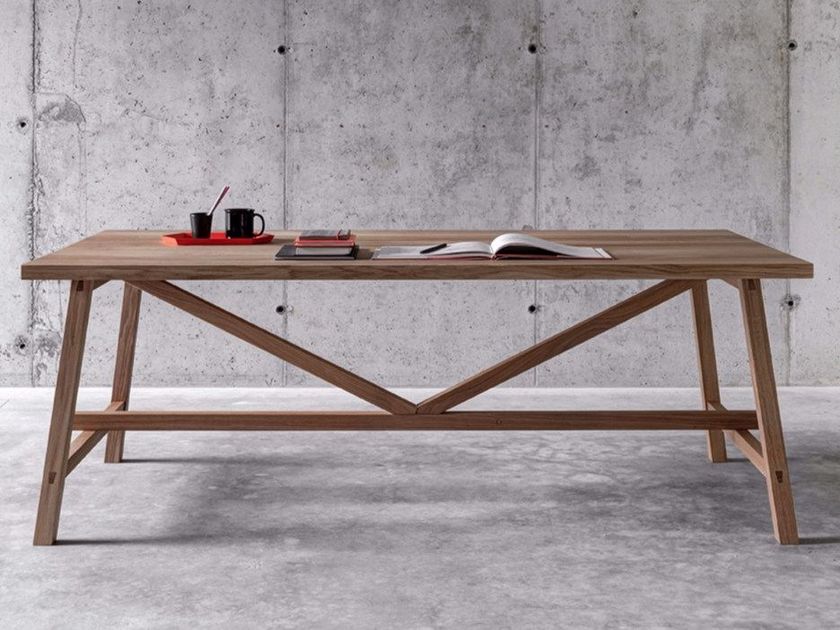 FIORONI
PIAZZALUNGA
Rectangular solid wood table