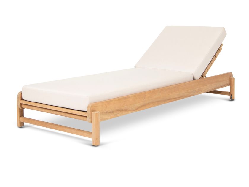 FJAKA
POMALO
Teak sun lounger with Sunbrella upholstery