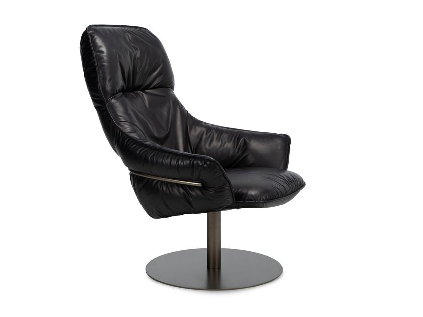 Freifrau
MARIE
Swivel leather armchair with pedestal base with armrests