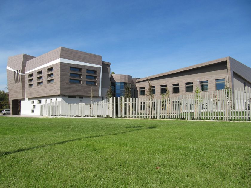 Fundermax
MAX COMPACT EXTERIOR
HPL Panel for facade