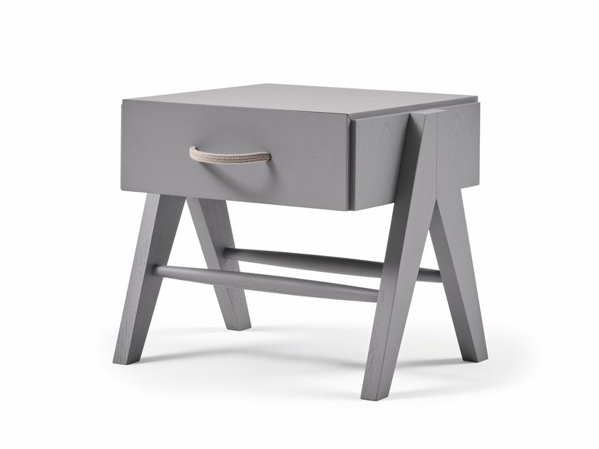 Gervasoni
PIER 52
Ash bedside table