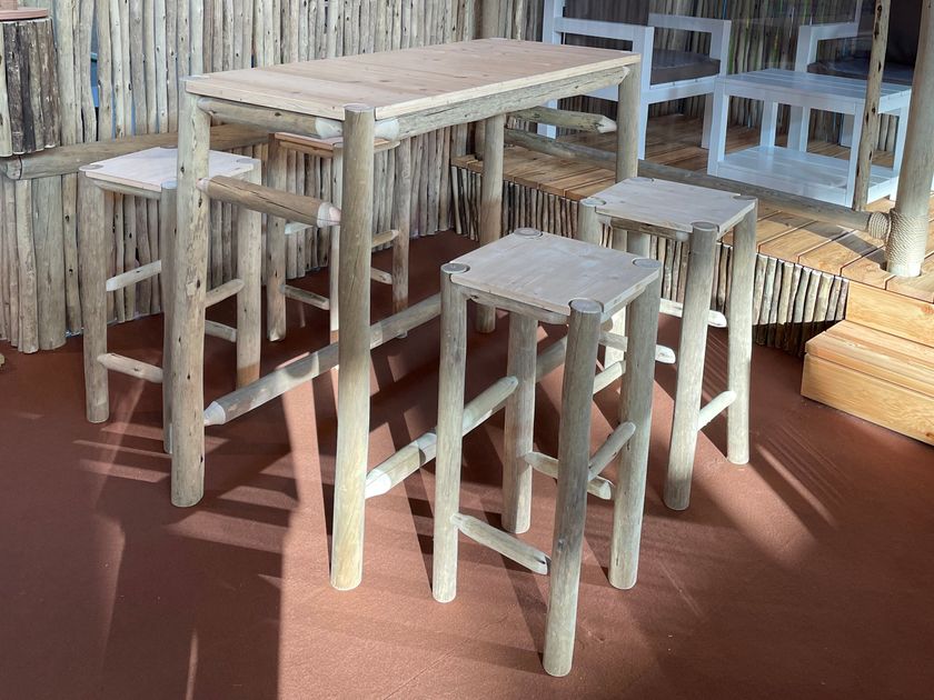 Gio' Stemar
EUCALYPTUS
Eucalyptus table and stools set