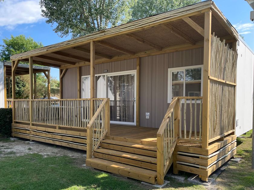 Gio' Stemar
Wooden Veranda
Wooden Veranda