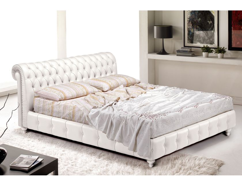 Giovannetti Classici
CHESTER
Leather double bed with tufted headboard