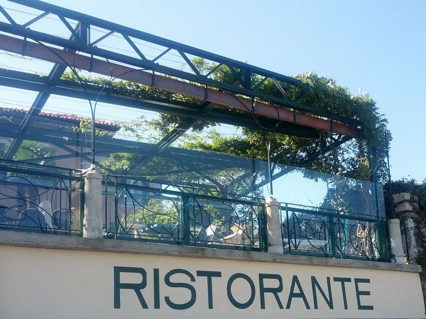 GM MORANDO
BELLAVISTA SYSTEM
Glass and aluminium Screen for dehor