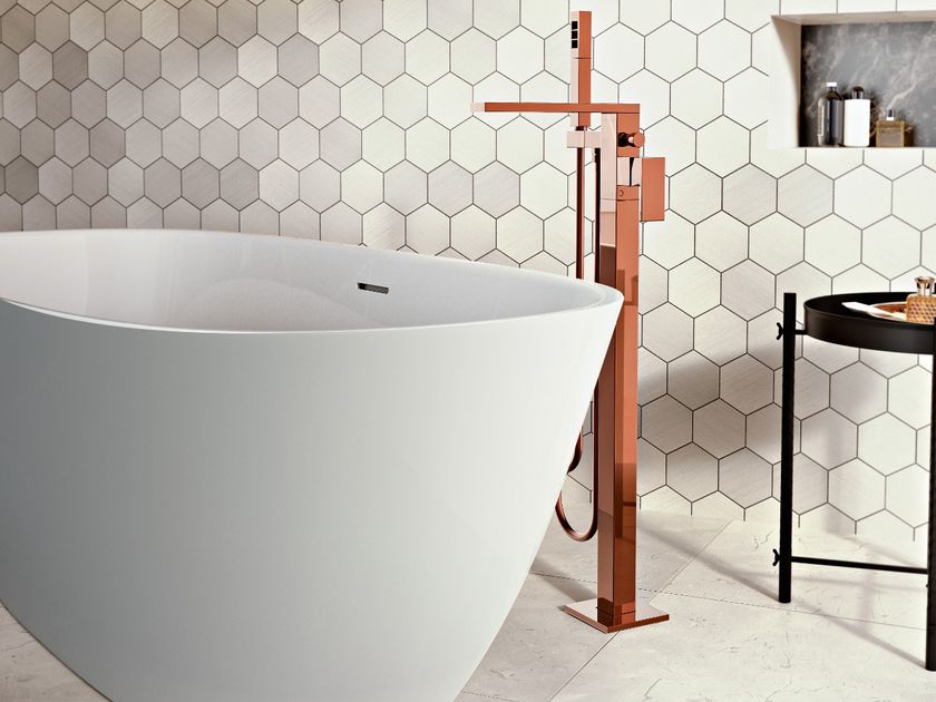 GRAFF
INCANTO
Floor standing bathtub mixer with hand shower