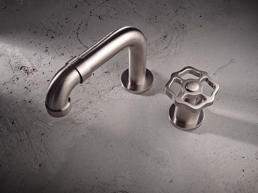 GRAFF
VINTAGE
2 hole countertop washbasin mixer