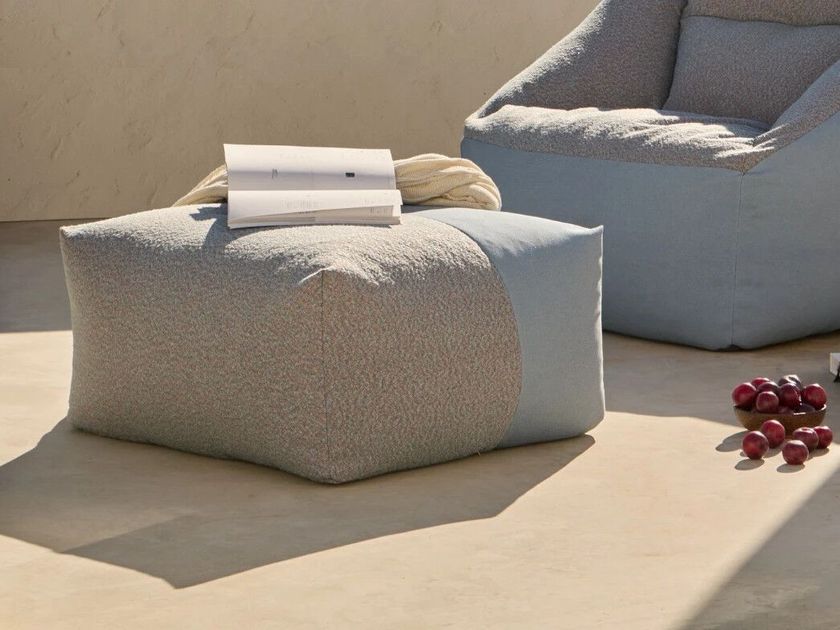 HAPPERS STUDIO
NUBE
Square Olefin fiber garden pouf with removable cover