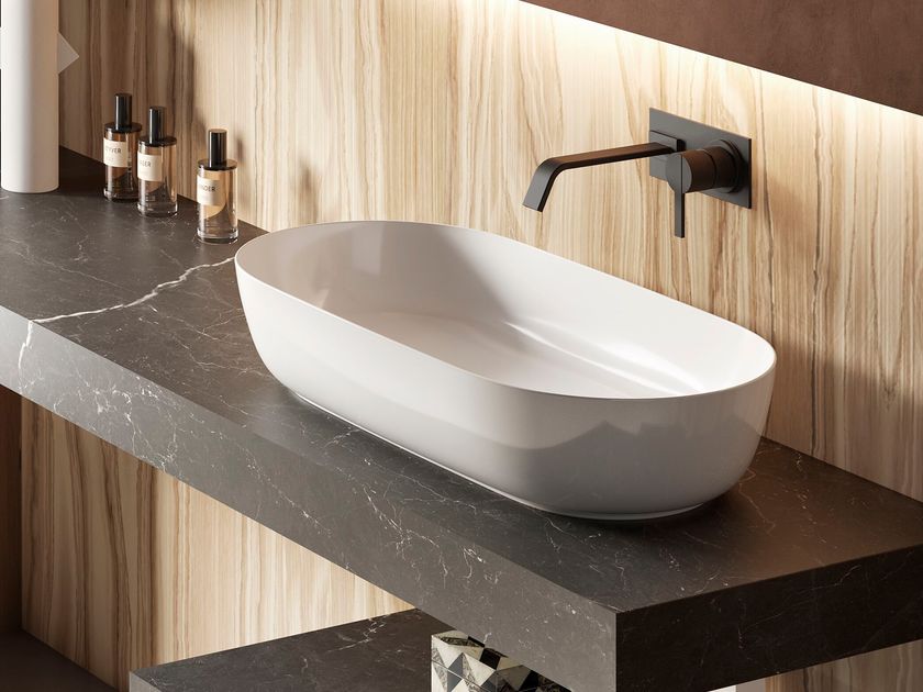HATRIA
HAPPY HOUR SLIM 21:00
Countertop oval washbasin