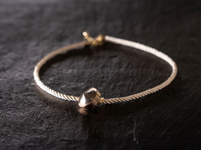 HEALING
CARBON BALANCER α GOLD
Titanium Necklace