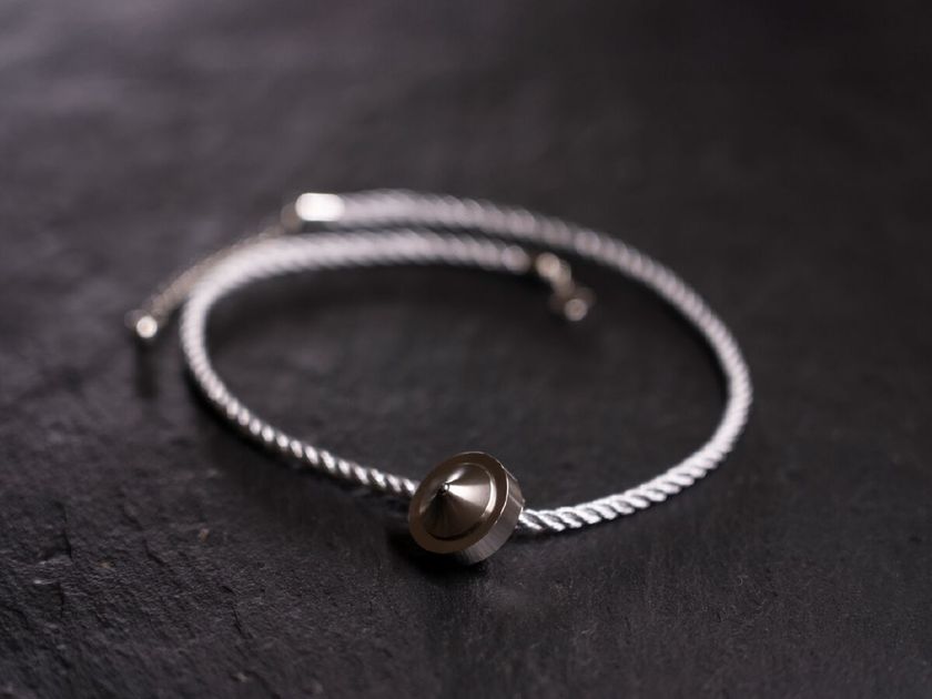 HEALING
CARBON BALANCER α SILVER
Titanium Necklace