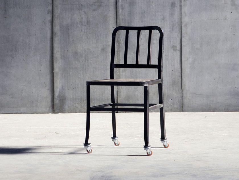 Heerenhuis
METAL CHAIR
Metal chair with castors