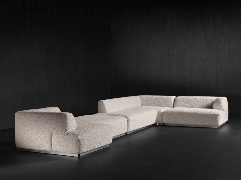Henge
GENTLE
Fabric sofa