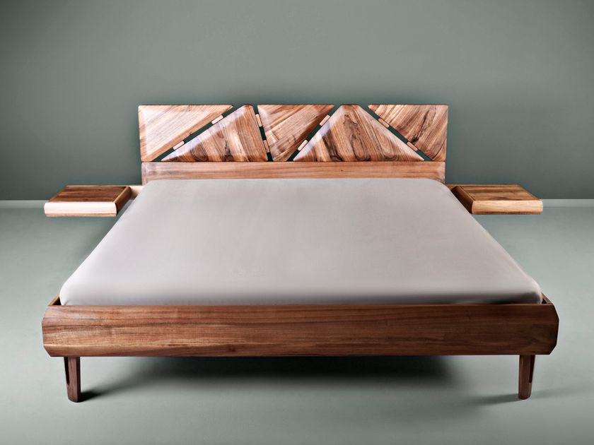 HOOKL und STOOL
MISTA
Solid wood double bed with integrated nightstands