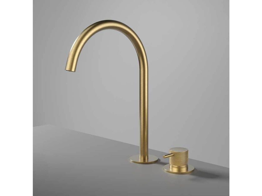 Hotbath
COBBER X CX023H
Countertop single handle 2 hole brass washbasin mixer
