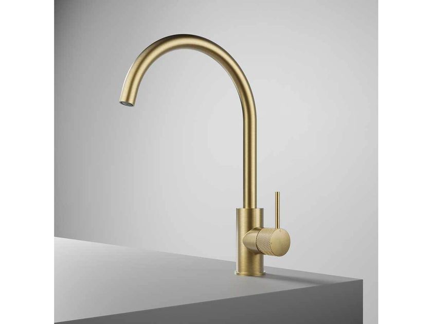 Hotbath
COBBER X CX040
Single handle countertop brass kitchen mixer tap