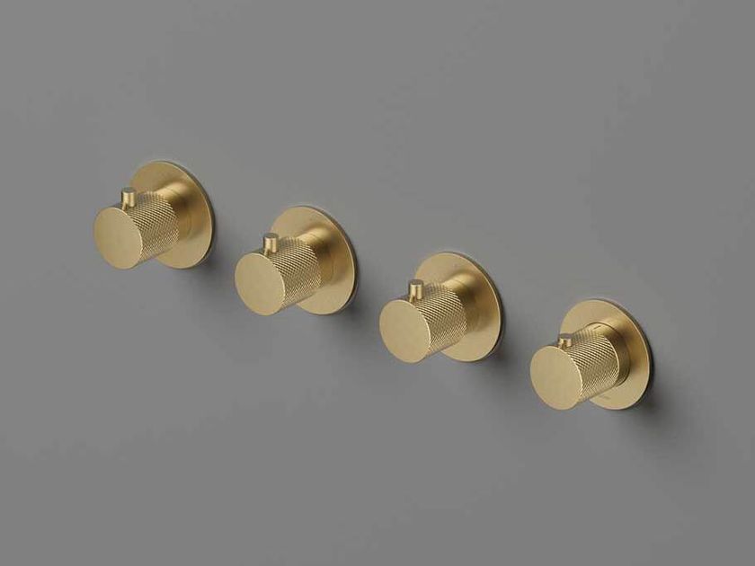 Hotbath
COBBER X CX7070
Recessed thermostatic 4 hole brass shower mixer