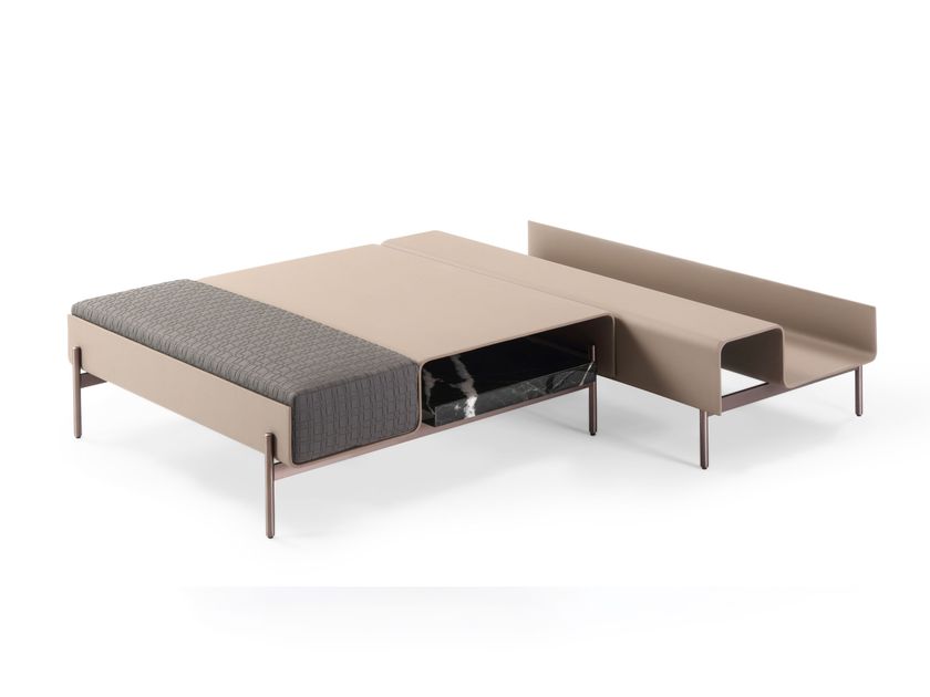 HOTHING
FOLDING
Rectangular low leather covered coffee table