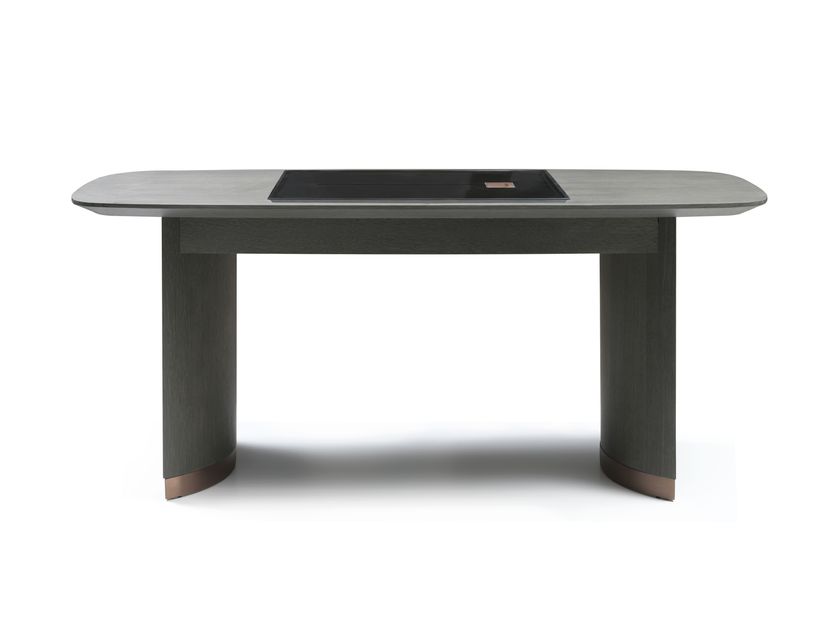 HOTHING
GENTLMAN
Rectangular solid wood desk with drawers