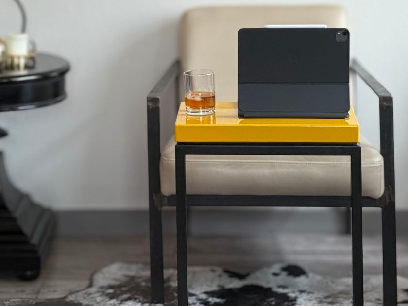 HUE Collection
COMPANION
C-shape porcelain enamel and blued steel high side table