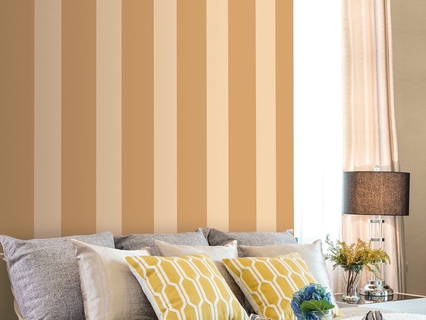 ICH
KING
Striped wallpaper
