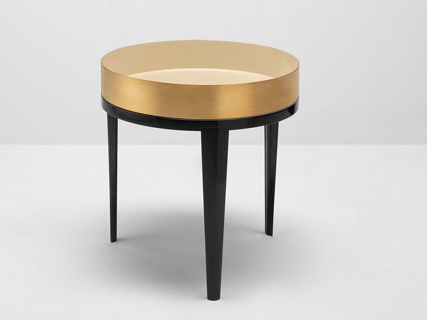 Incalmi
DATA
Round 3-legged wooden and brass coffee table with tray