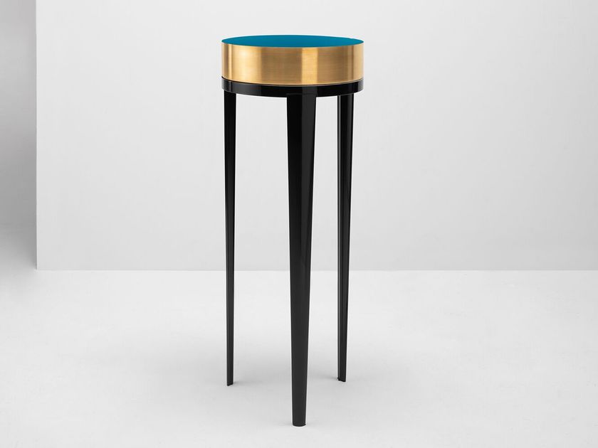 Incalmi
DATA
Round wooden and brass high side table with tray